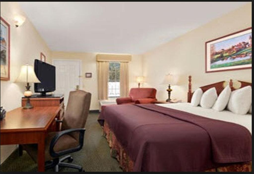 King Room - Disability Access/Non-Smoking room - Image 1
