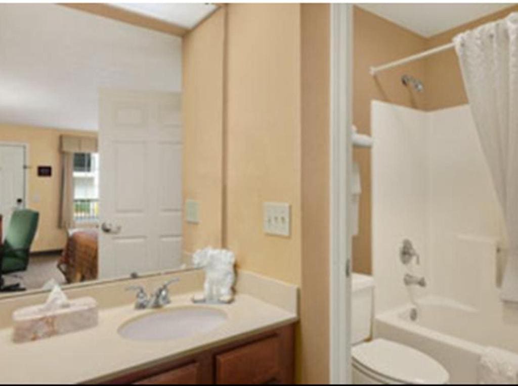 King Room - Disability Access/Non-Smoking room - Image 3