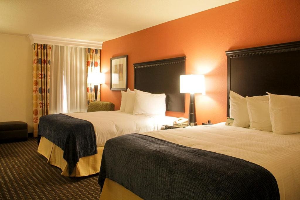 Business Queen Room with Two Queen Beds room - Image 1