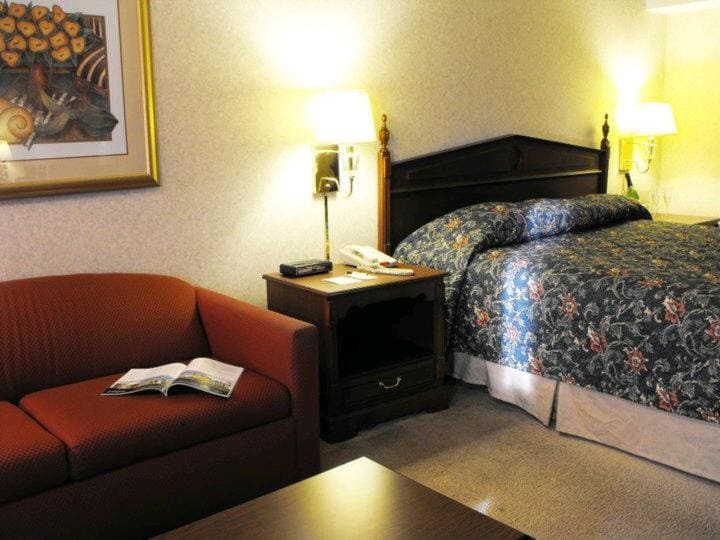 Business King Room room - Image 3