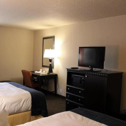 Business Queen Room with Two Queen Beds room - Image 2