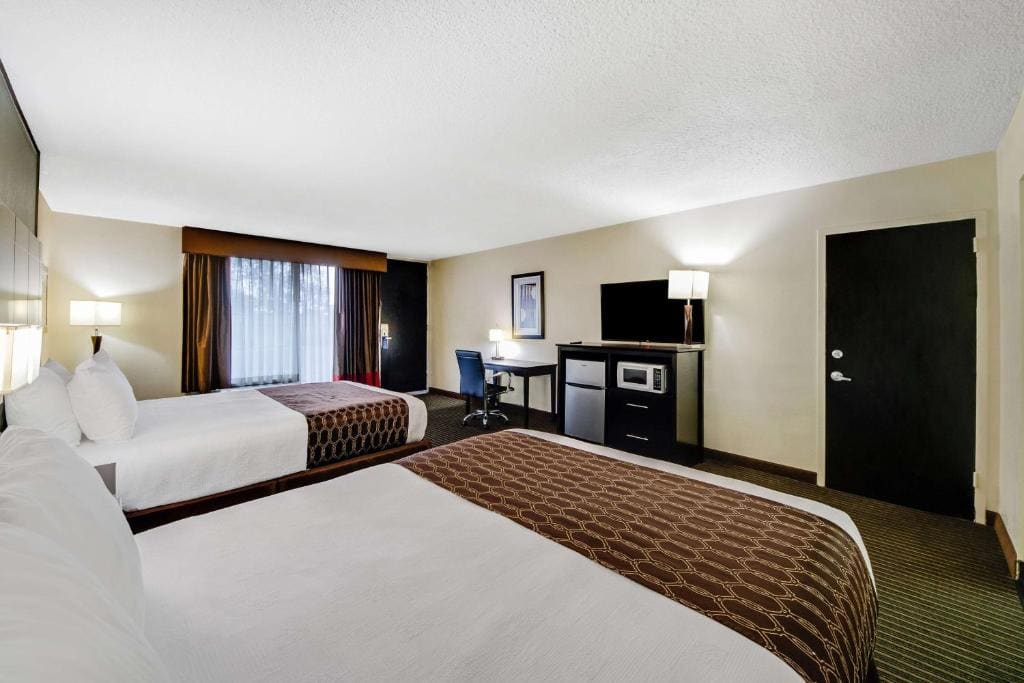 Queen Room with Two Queen Beds - Non-Smoking room - Image 1