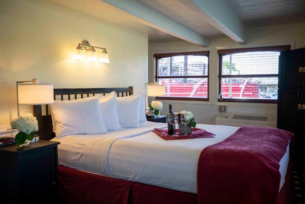 Deluxe Double Room with River View - Disability Access room - Image 1