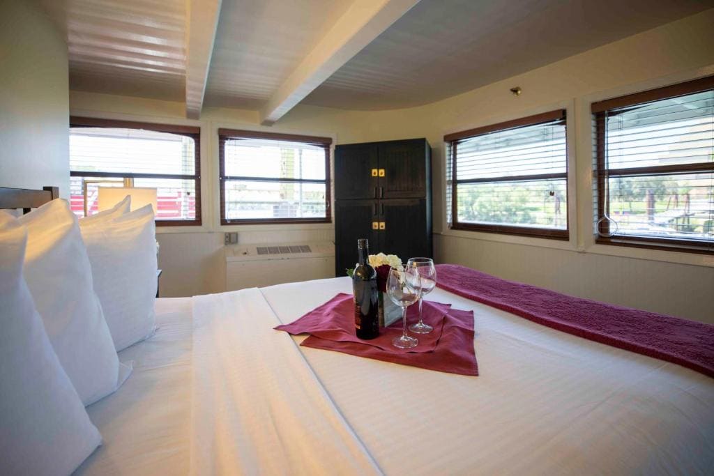 Deluxe Double Room with River View - Disability Access room - Image 3