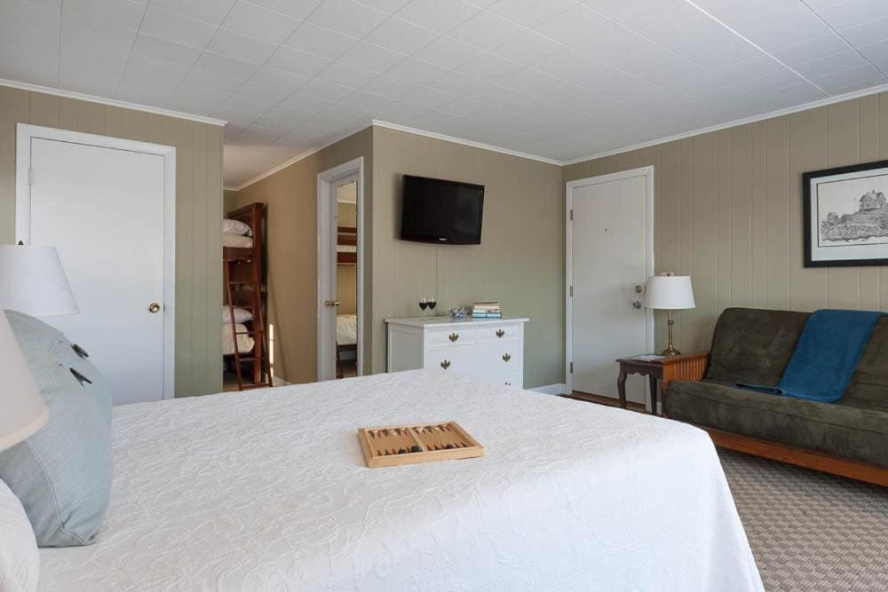 Deluxe Queen Studio room - Image 3