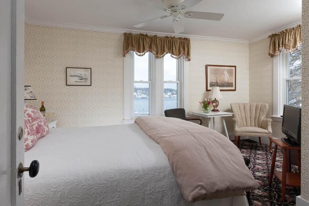 Double Room with Private External Bathroom room - Image 1