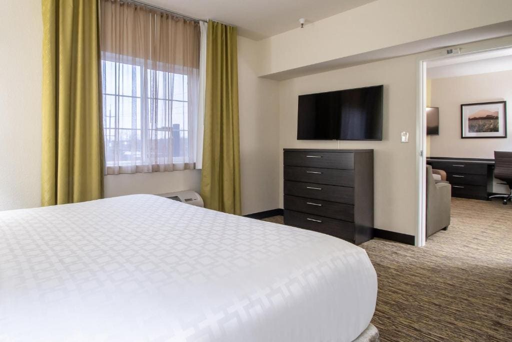 One-Bedroom Queen Suite room - Image 1
