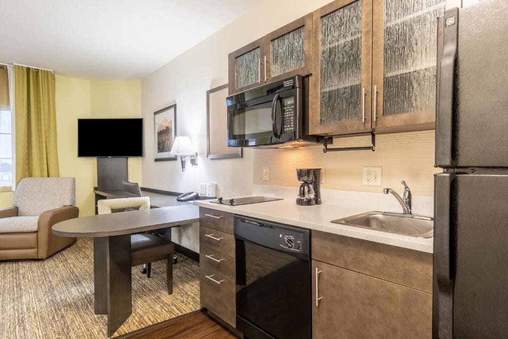 One-Bedroom Queen Suite -Non-Smoking room - Image 1