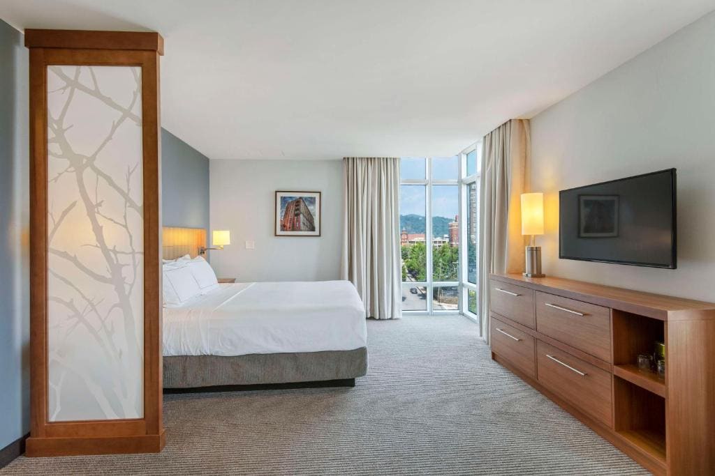 Corner King Room with City View room - Image 3