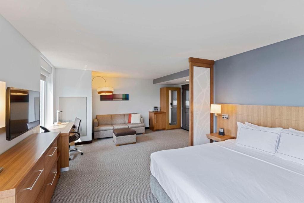 Corner King Room with City View room - Image 1