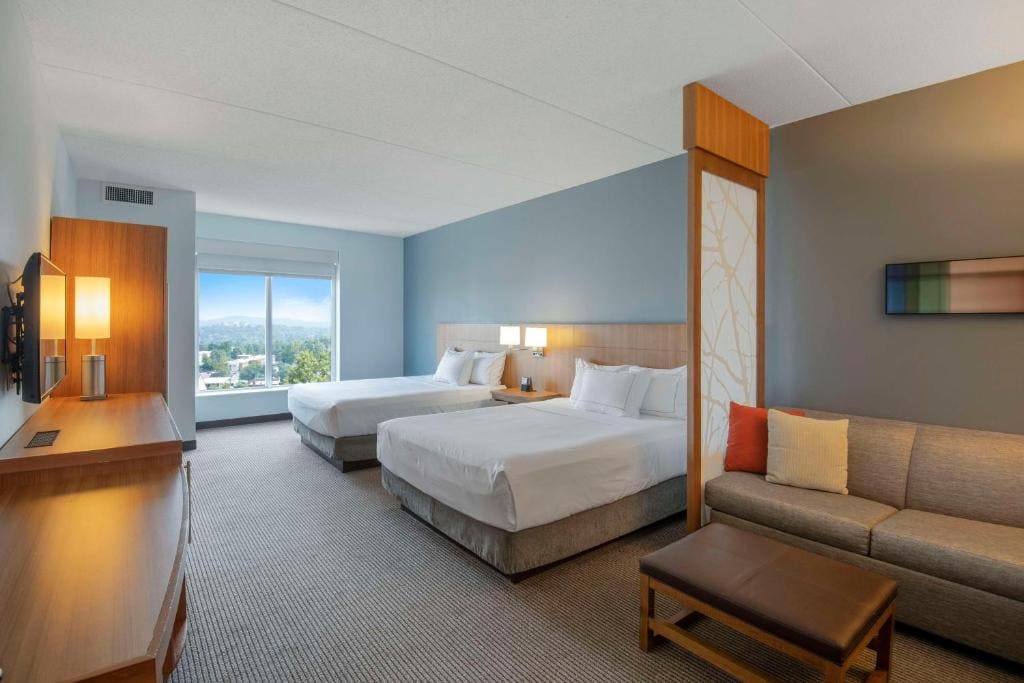 Queen Room with Two Queen Beds - High Floor room - Image 2