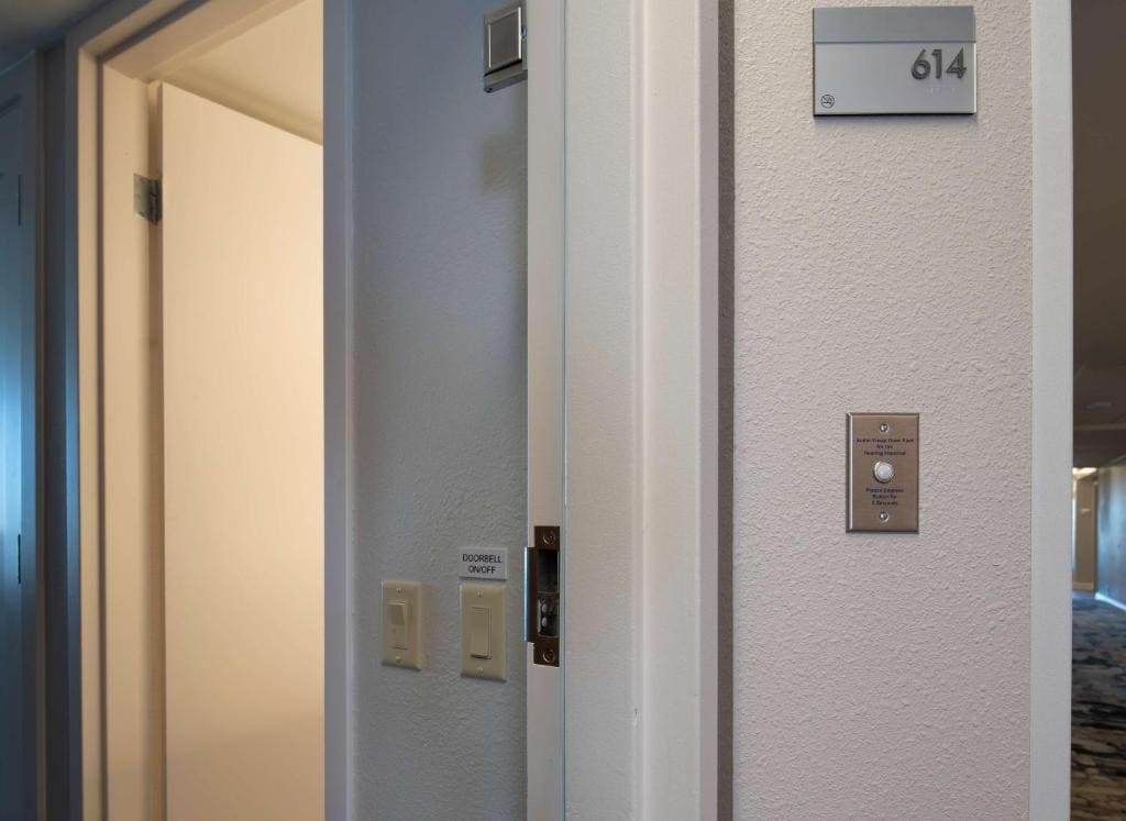 King Studio Suite - Hearing Access room - Image 1