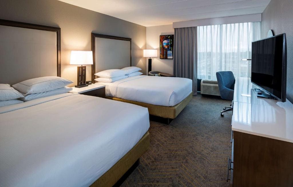 Queen Room with Two Queen Beds - Hearing Access room - Image 1