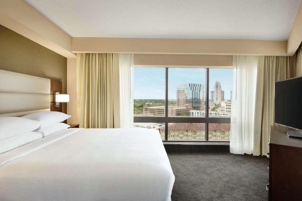 Junior King Suite with Sofa Bed room - Image 2
