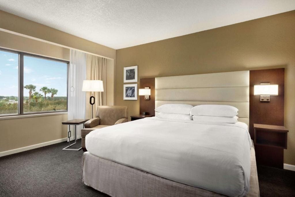 King Room with Bath Tub - Disability Access room - Image 2