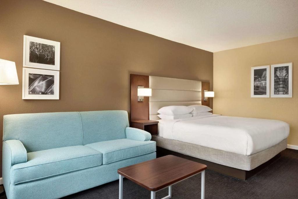 King Room with Sofa Bed room - Image 1