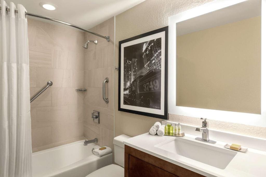 Junior King Suite with Sofa Bed room - Image 3