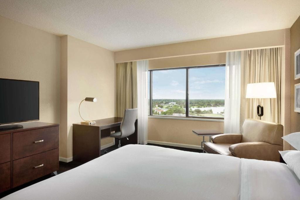 King Room with City View - High Floor room - Image 1