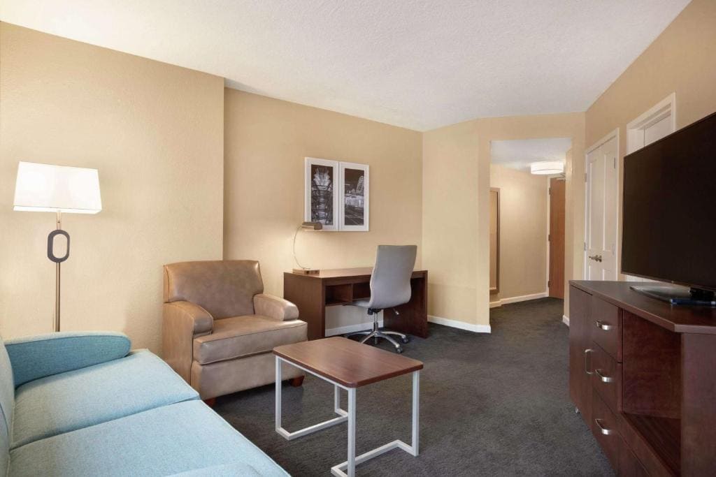 Junior King Suite with Sofa Bed room - Image 1