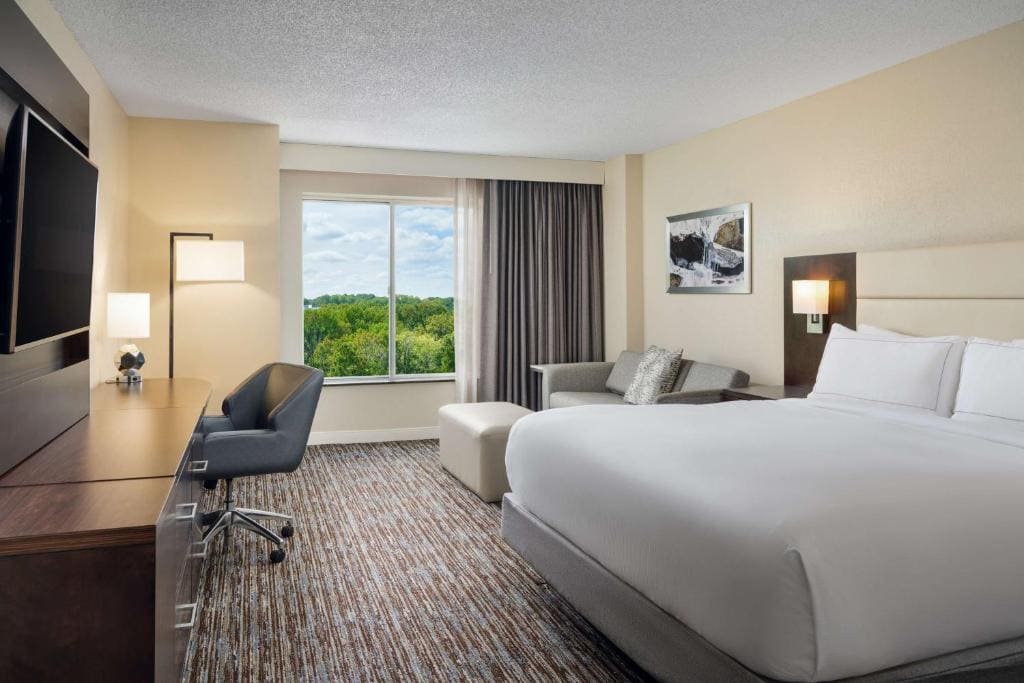 King Room with Sofa Bed - Non-Smoking room - Image 1