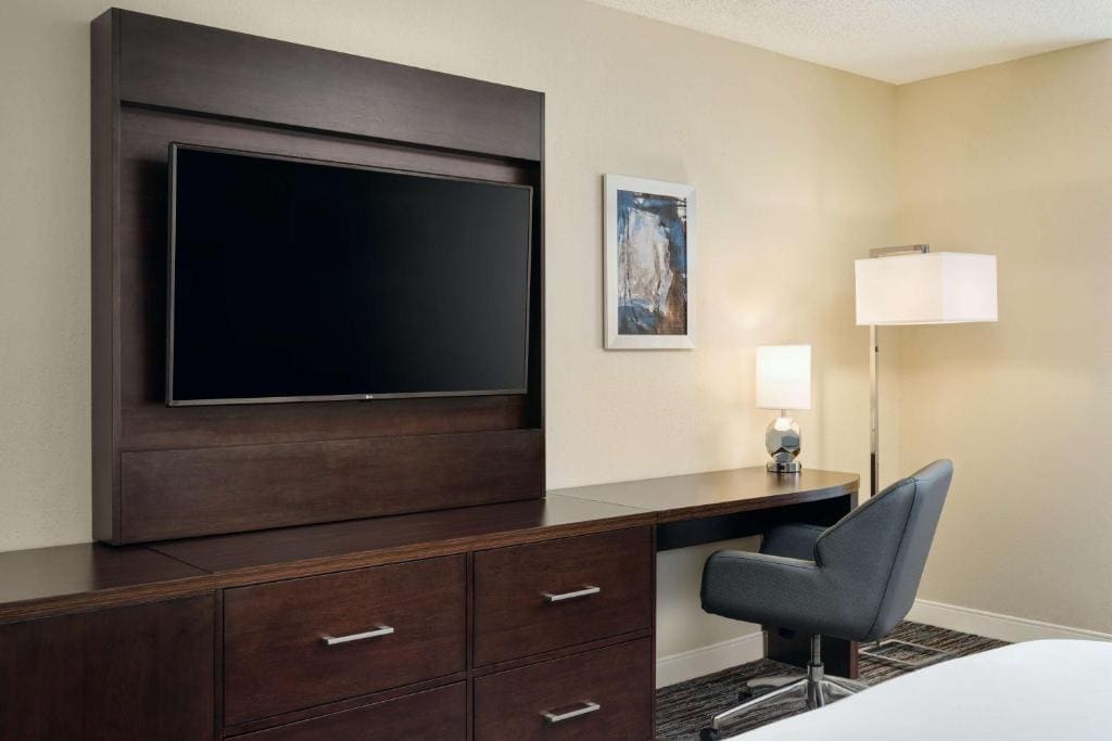 King Room with Sofa Bed - Non-Smoking room - Image 2