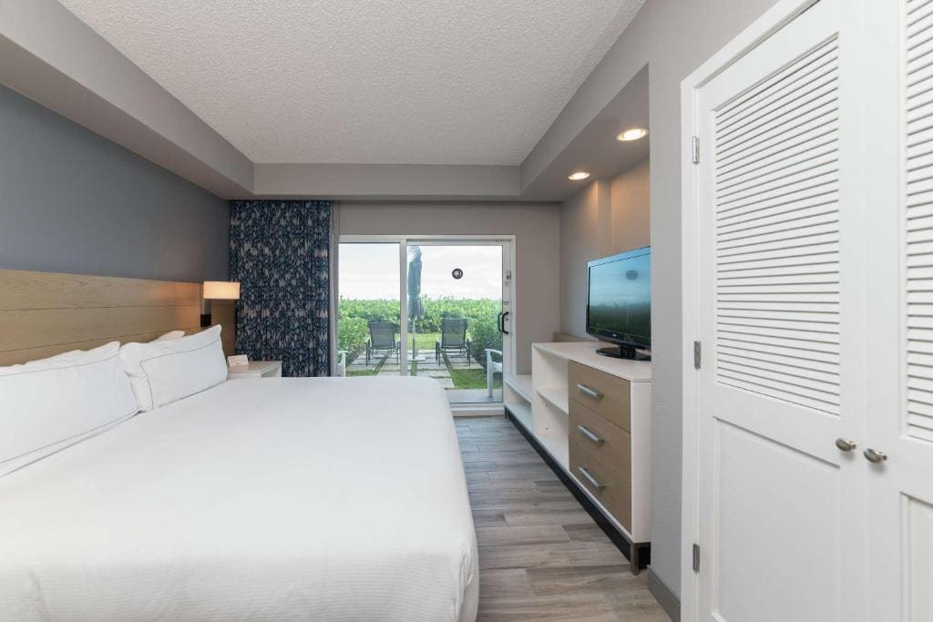 King Suite with Patio - Ground Floor room - Image 3