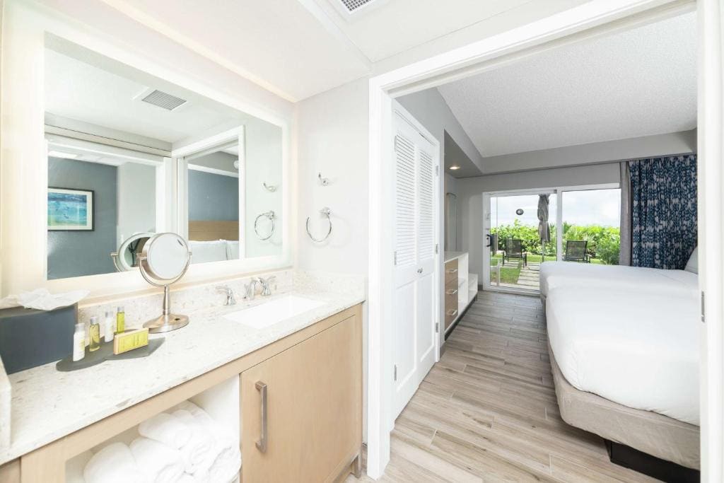Queen Room with Two Queen Beds and Patio room - Image 1