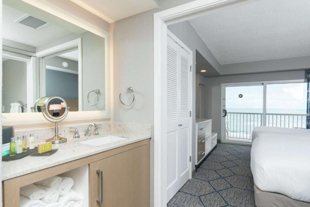 Queen Suite with Two Queen Beds and Ocean View room - Image 3