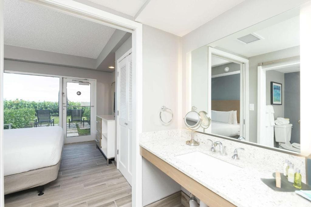 King Suite with Patio - Ground Floor room - Image 2