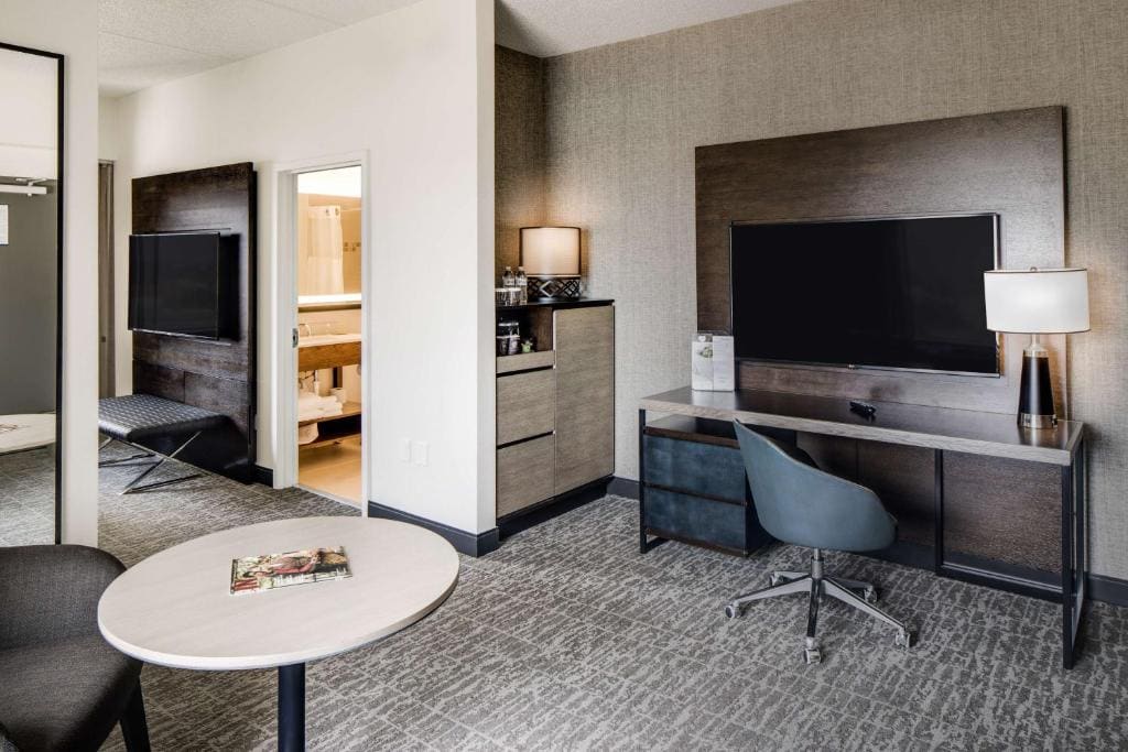 Junior King Suite with Seating Area room - Image 1