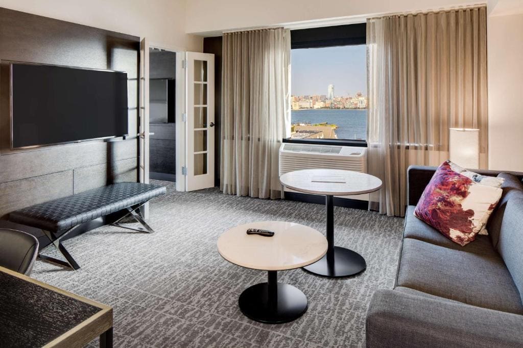 Premium Double Suite with View - Non-Smoking room - Image 2