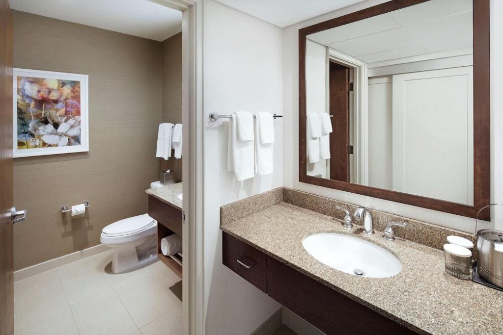 Queen Room with Balcony room - Image 2