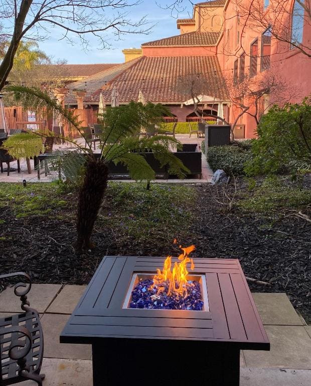 King Room with Patio and Firepit room - Image 1