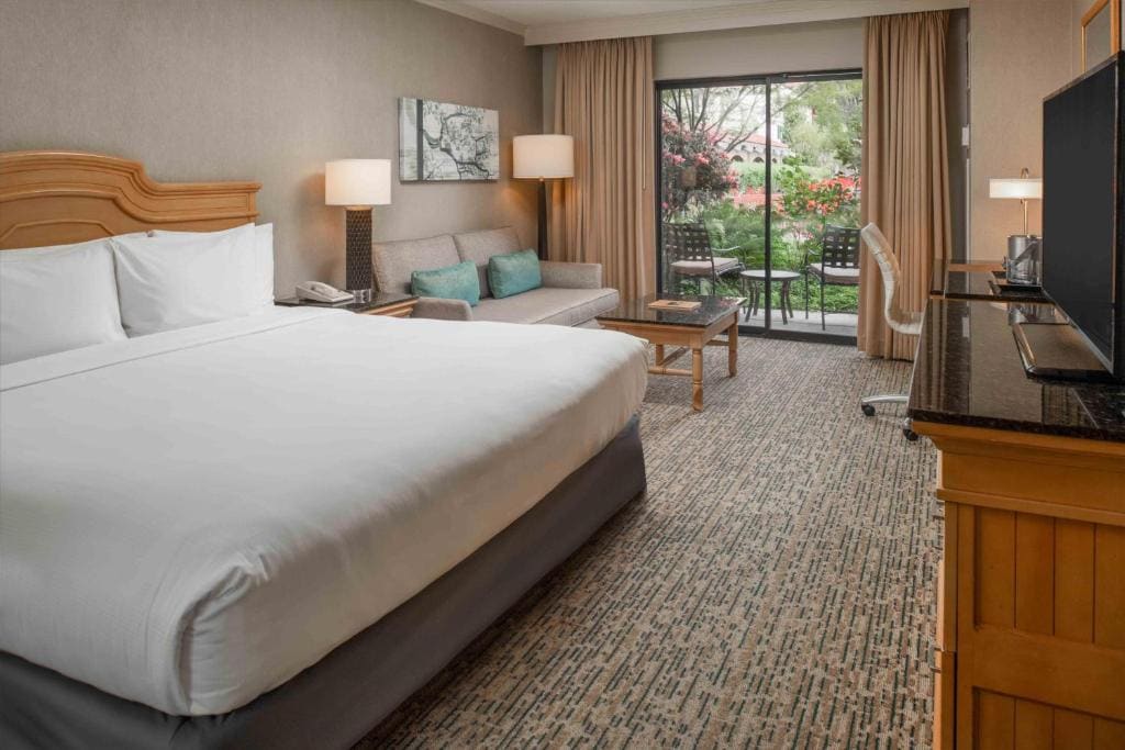 1 KING BED WITH LANAI room - Image 1