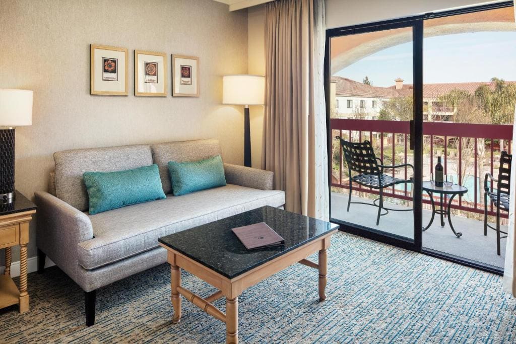 King Room with Balcony and Courtyard View room - Image 1