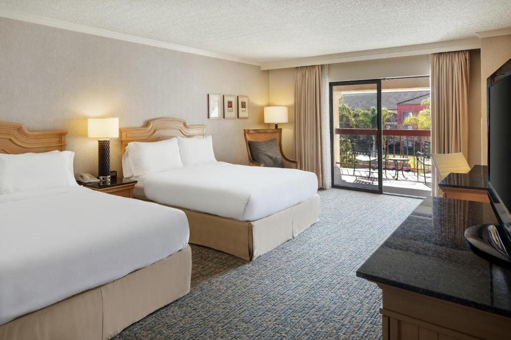 Queen Room with Two Queen Beds and Balcony - View room - Image 3