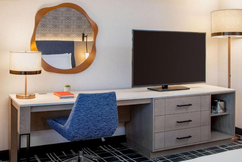 Queen Suite with Roll-In Shower - Mobility Accessible room - Image 2