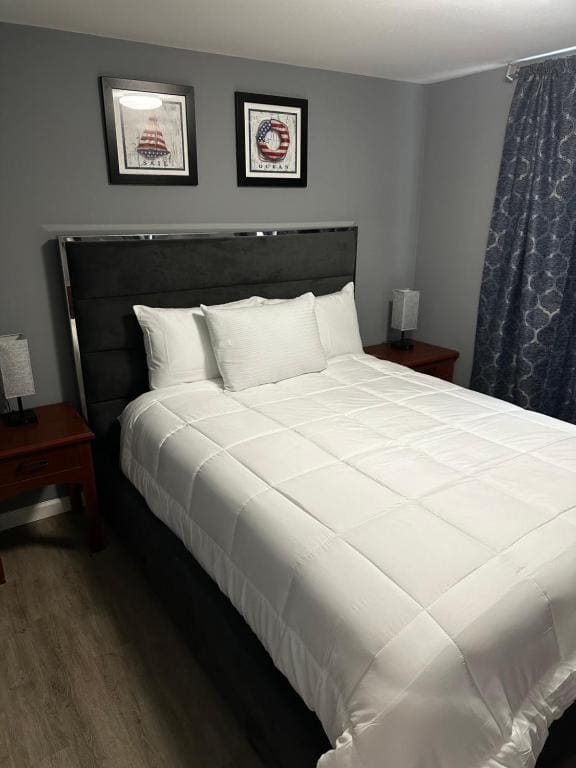 Three-Bedroom Apartment room - Image 2