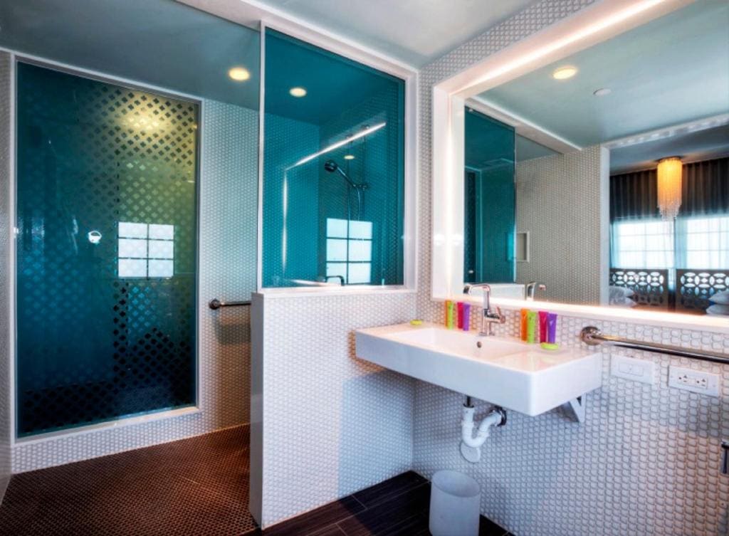 Double Room with Two Double Beds and Roll-In Shower room - Image 2