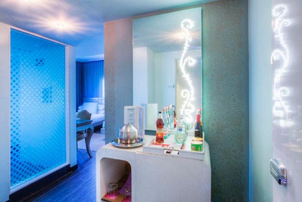 Double Room with Two Double Beds and Roll-In Shower room - Image 3