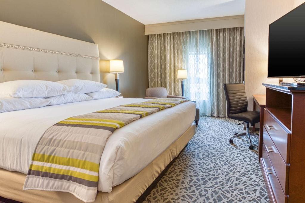 Deluxe King Room room - Image 2