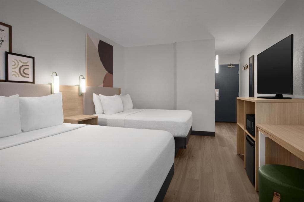 Queen Room with Two Queen Beds room - Image 1