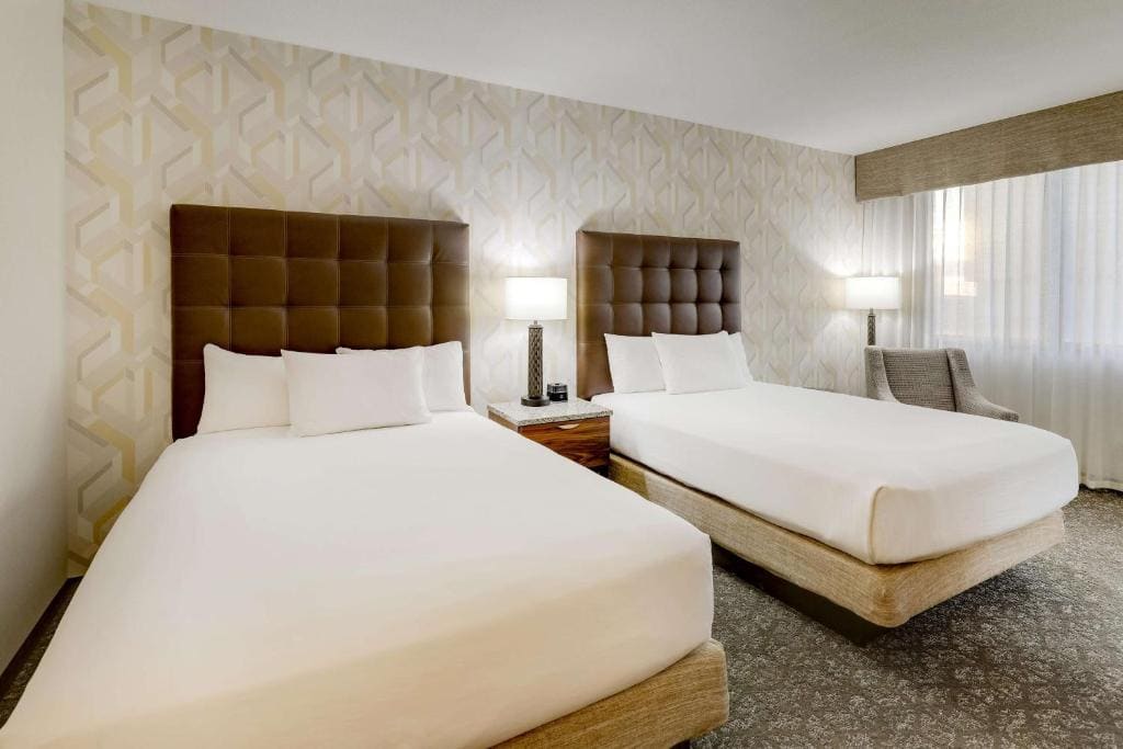 Deluxe Room with Two Queen Beds - Accessible, Roll-in Shower room - Image 3