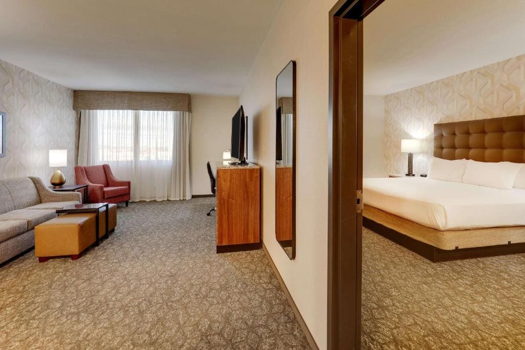 King Suite with Sofa Bed room - Image 2