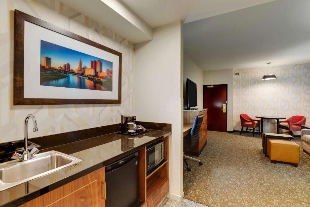 Queen Suite with Sofa Bed room - Image 1