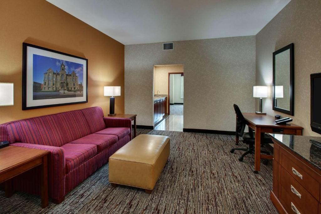 Queen Suite room - Image 2