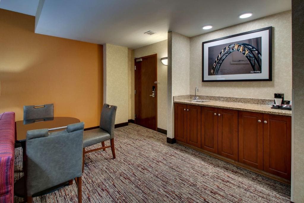Spacious Queen Suite with 2 Queen Beds room - Image 1