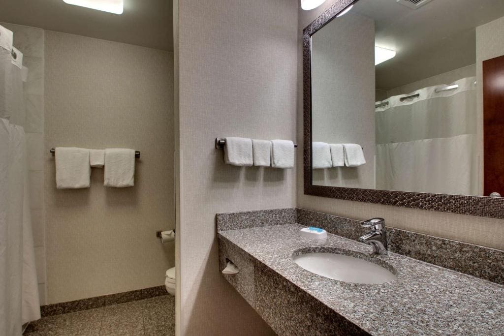 Deluxe Room with Two Queen Beds room - Image 2