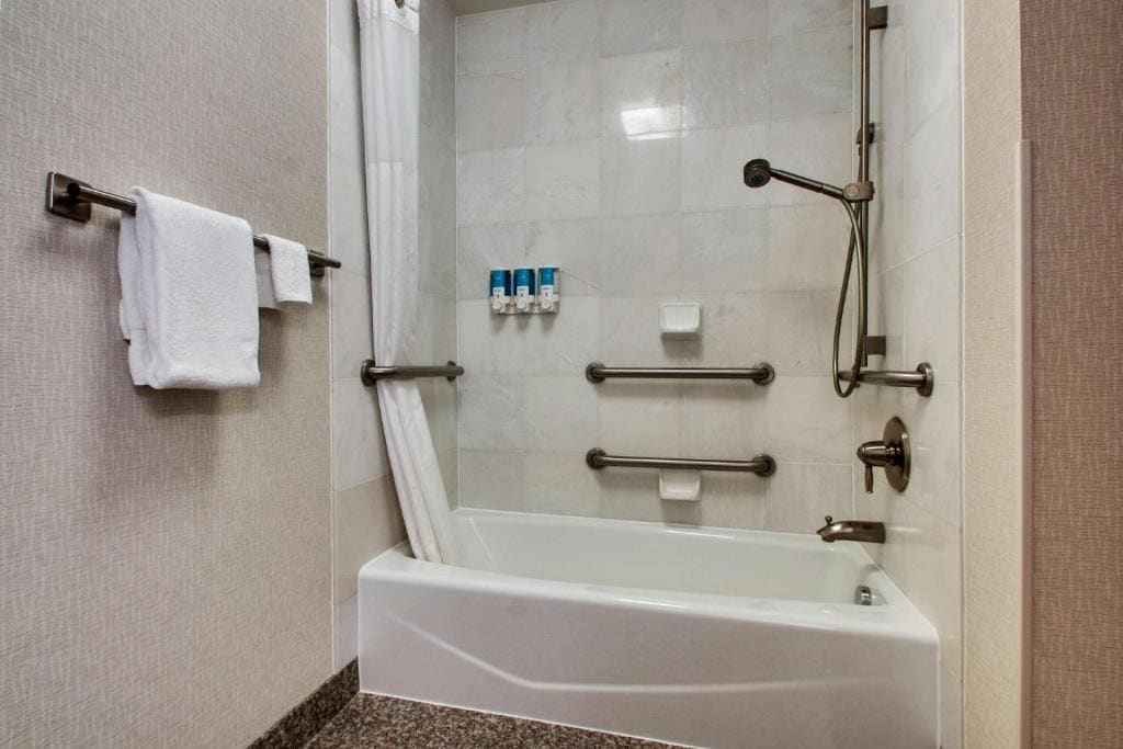 Superior Queen Room with Two Queen Beds - Accessible, Tub room - Image 1