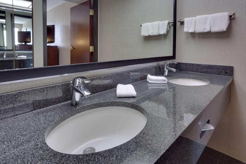 Queen Suite room - Image 3